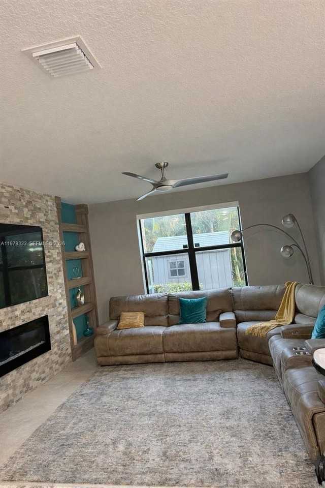 445 Nw 36th Ave - Photo 5 of 19