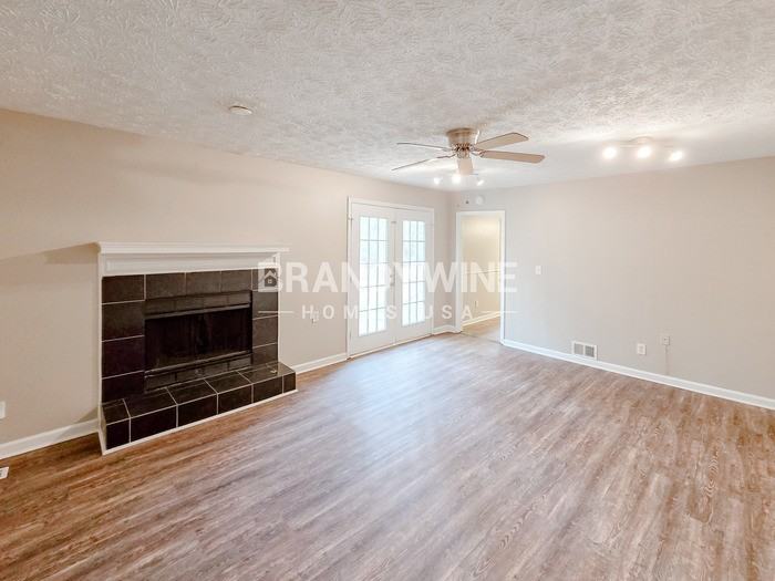 112 Valerie Ct - Photo 3 of 20