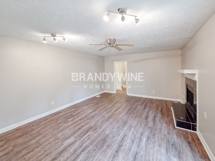 112 Valerie Ct - Photo 4 of 20