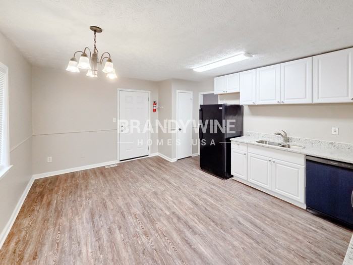 112 Valerie Ct - Photo 5 of 20