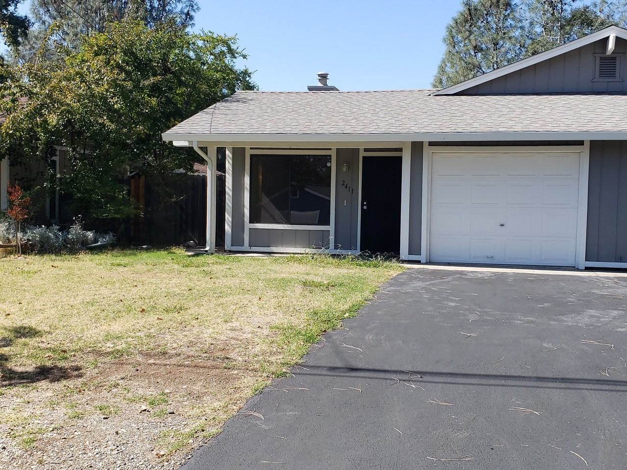 2411 Cottage Dr - Photo 2 of 26