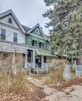 featured image of 136 Rochelle St