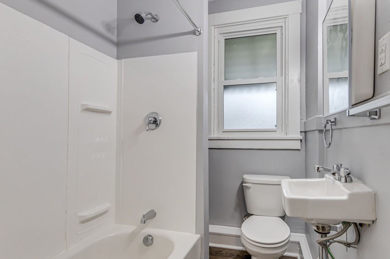 136 Rochelle St - Photo 7 of 11