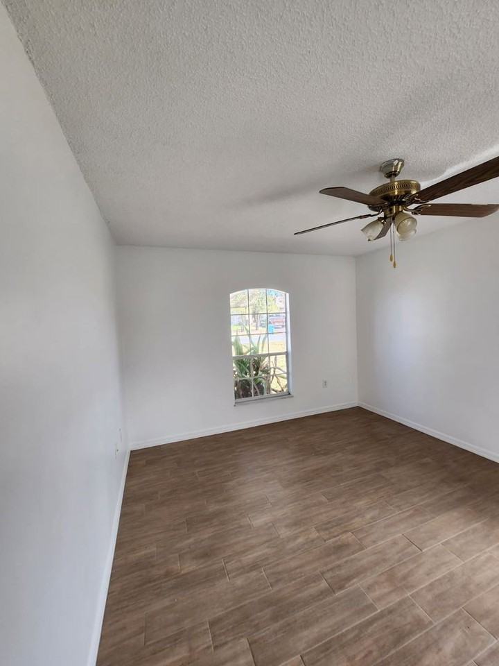 486 Harvey Ave Ne - Photo 6 of 10