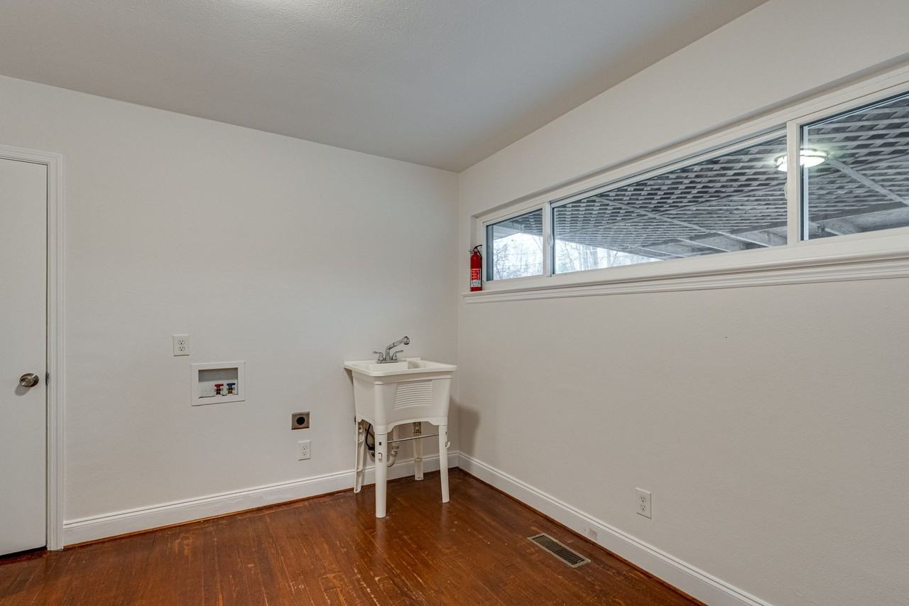 4102 Belvoir Dr - Photo 3 of 26