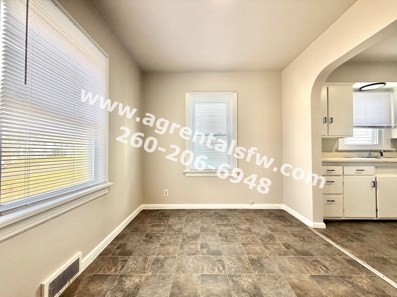 718 E Rudisill Blvd - Photo 4 of 15