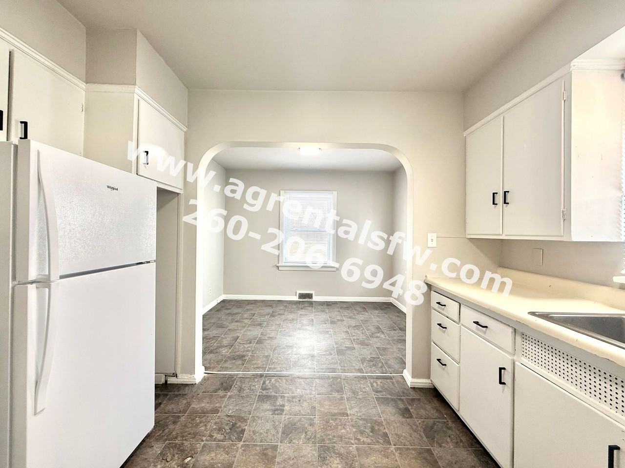 718 E Rudisill Blvd - Photo 6 of 15