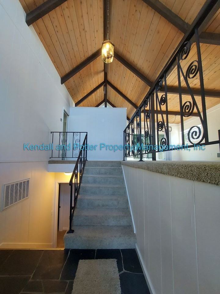 317 Townsend Dr - Photo 3 of 29