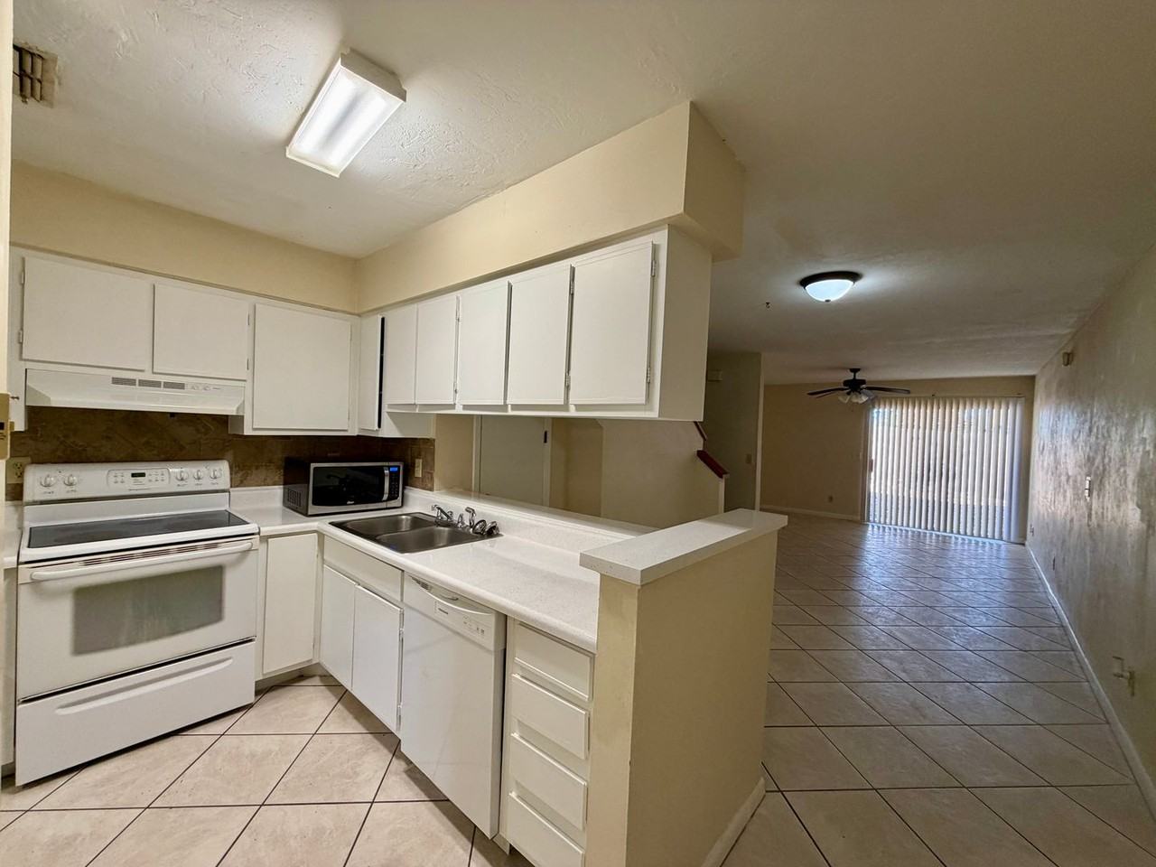 4411 Sw 34th St #405 - Photo 3 of 16