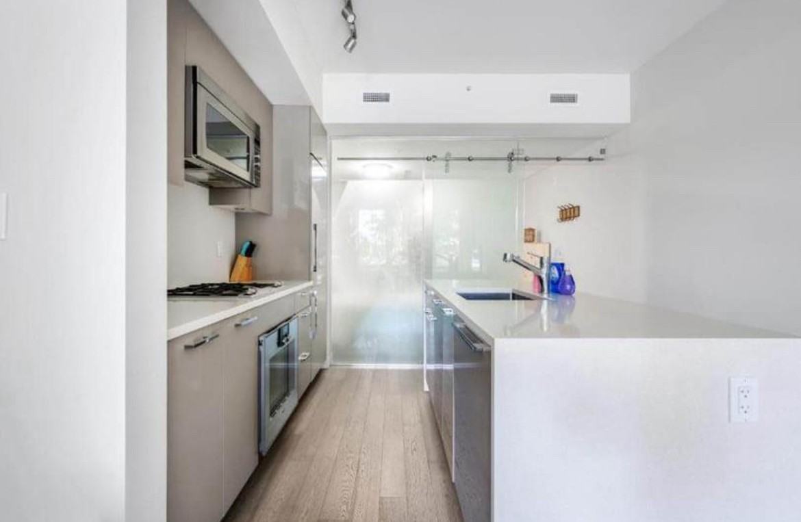 4408 Cambie St - Photo 3 of 9