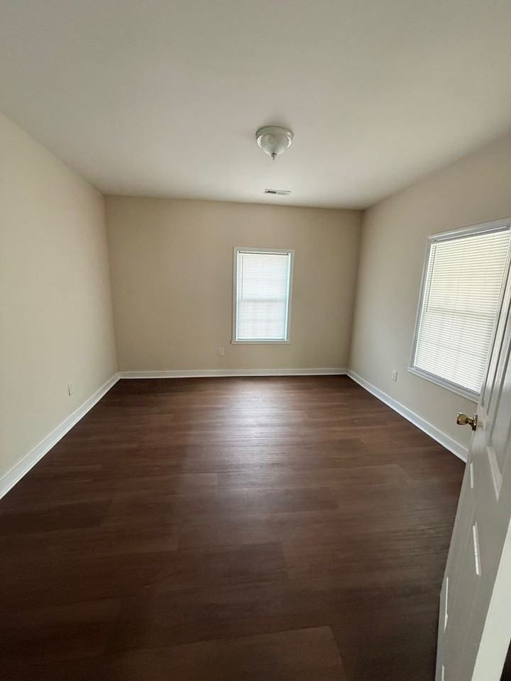 1117 Douglas Ave - Photo 3 of 10