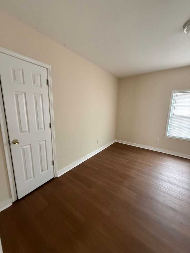 1117 Douglas Ave - Photo 4 of 10