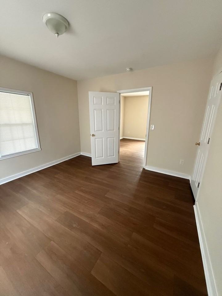 1117 Douglas Ave - Photo 5 of 10