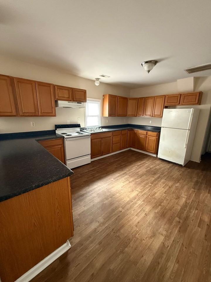 1117 Douglas Ave - Photo 6 of 10