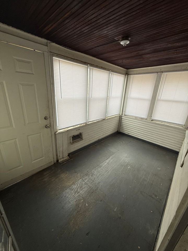 932 42nd Ave - Photo 4 of 20