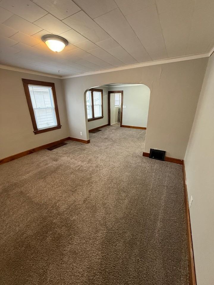 932 42nd Ave - Photo 5 of 20