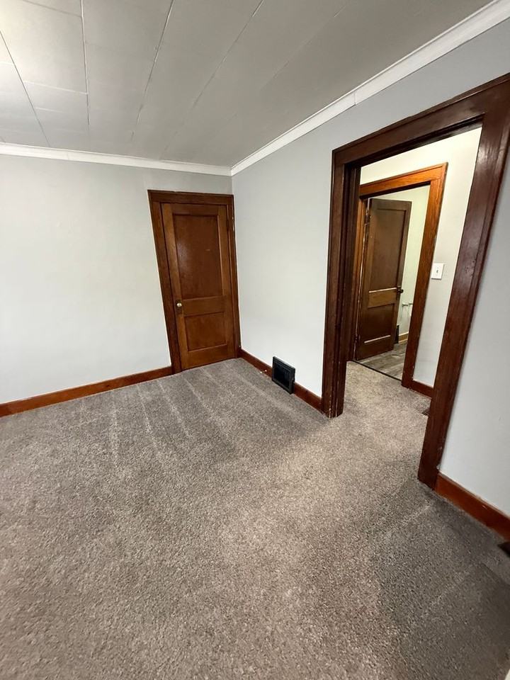 932 42nd Ave - Photo 6 of 20