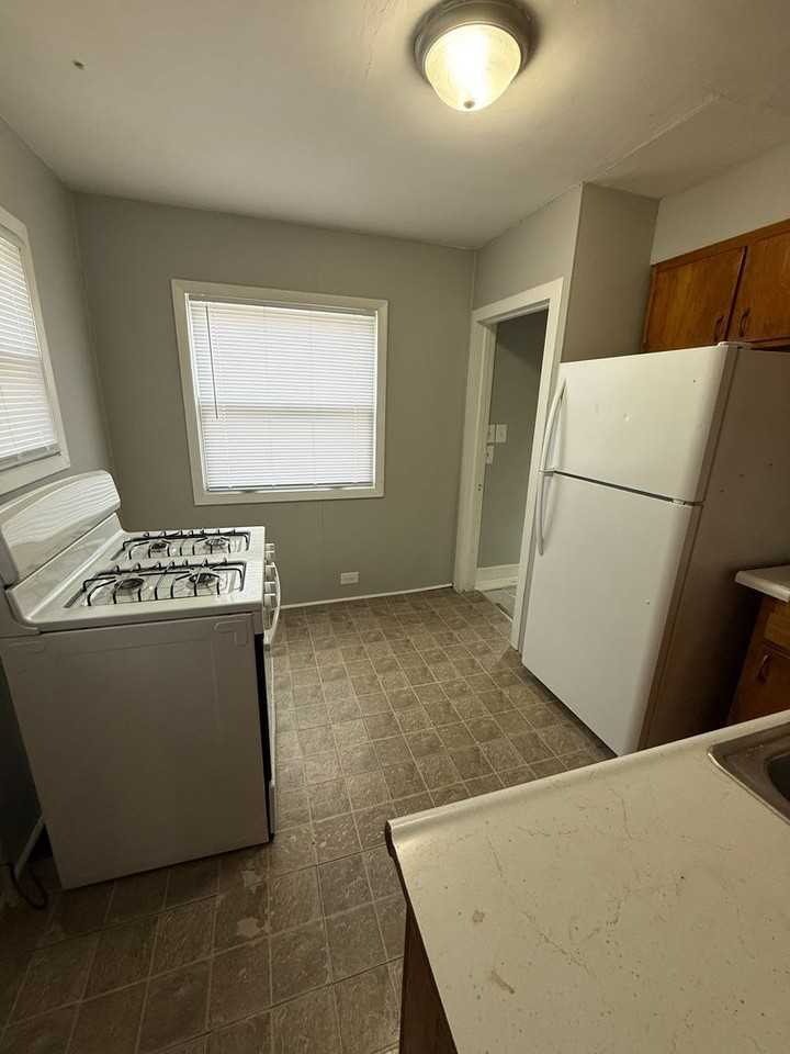 932 42nd Ave - Photo 7 of 20