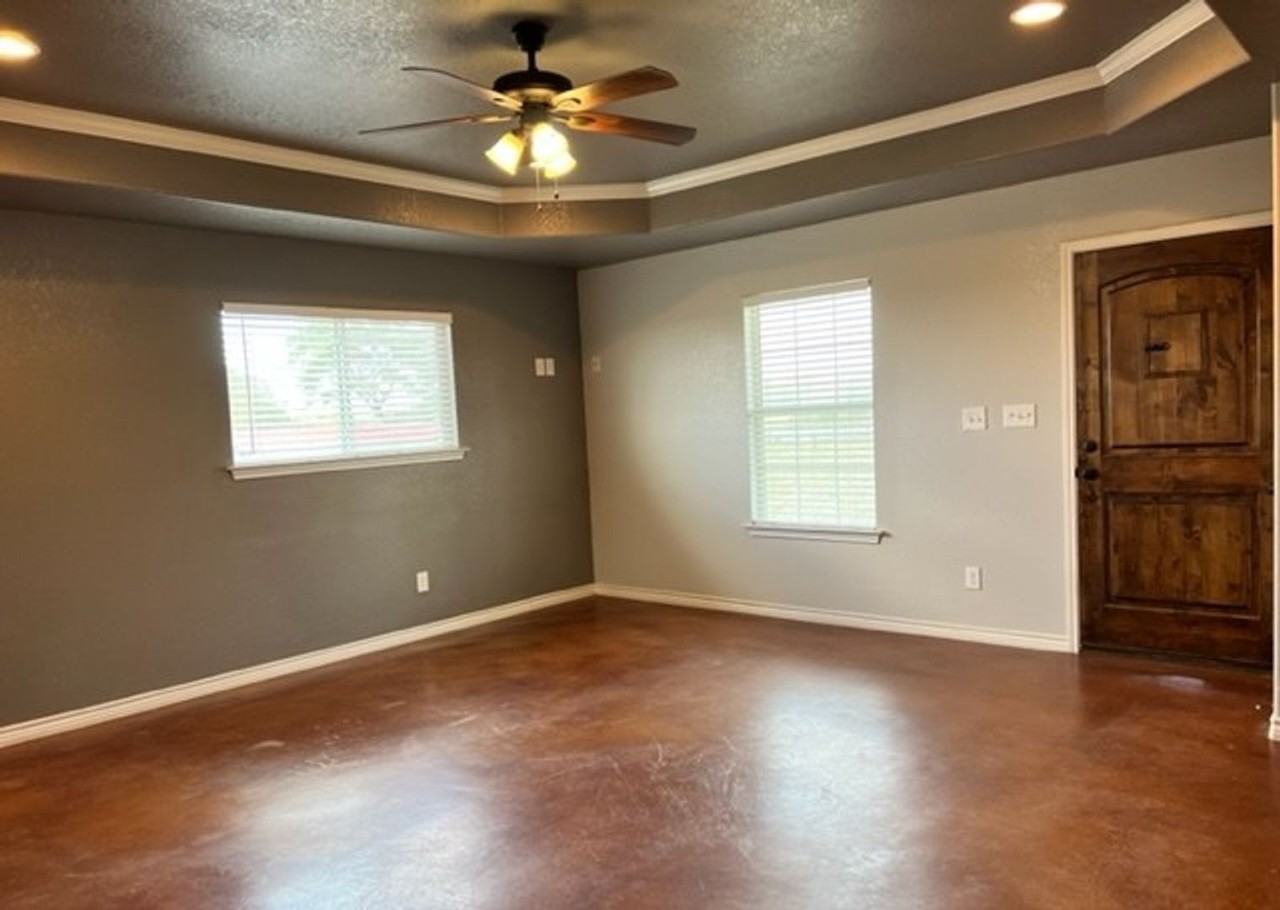 429 Quail Hollow Dr - Photo 4 of 19