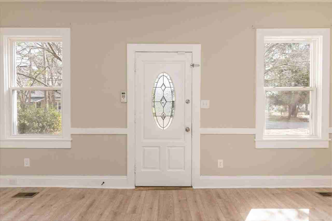 307 N Layton Ave - Photo 6 of 17