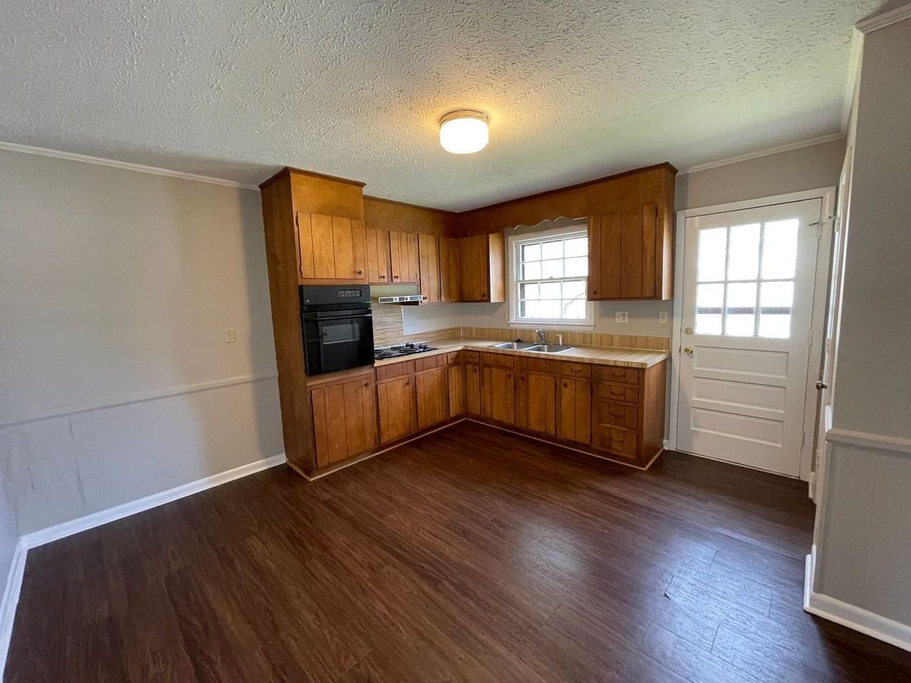 1012 Mark Dr - Photo 3 of 12