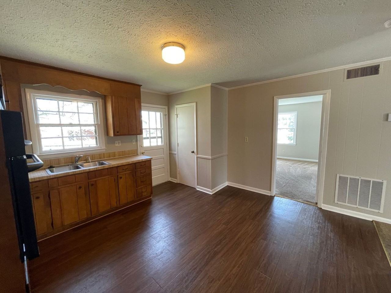 1012 Mark Dr - Photo 5 of 12