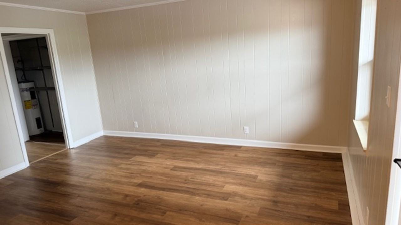 764 Lawrence Ave - Photo 2 of 7