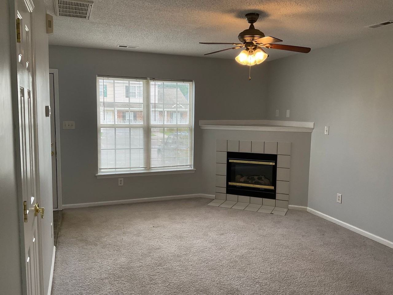104 Pinegrove Ct - Photo 2 of 16