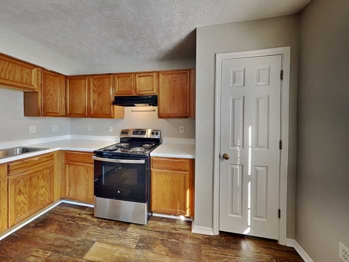 2446 Kentwell Ln - Photo 7 of 25