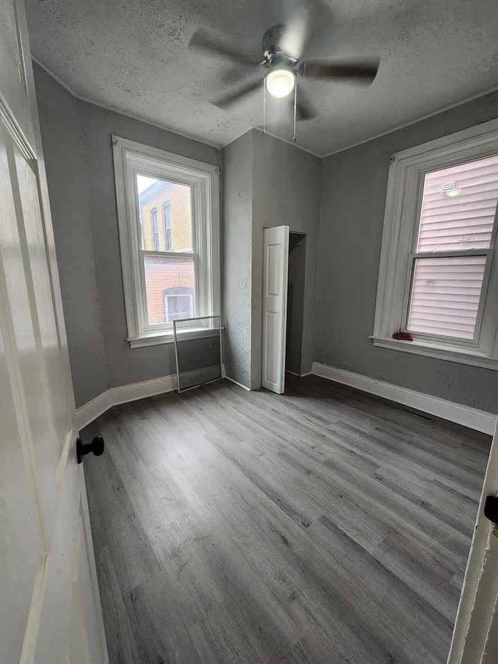 3458 Fleming Ave - Photo 4 of 14