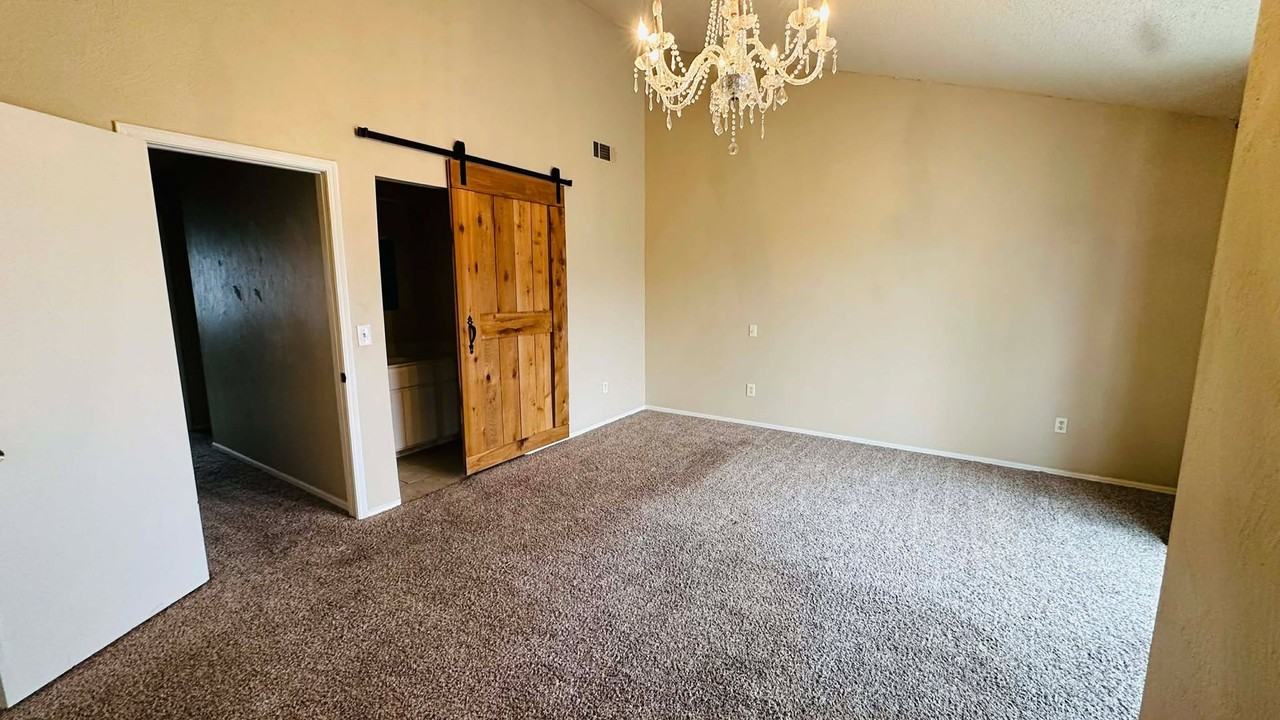 5805 Hefner Village Ct - Photo 2 of 8