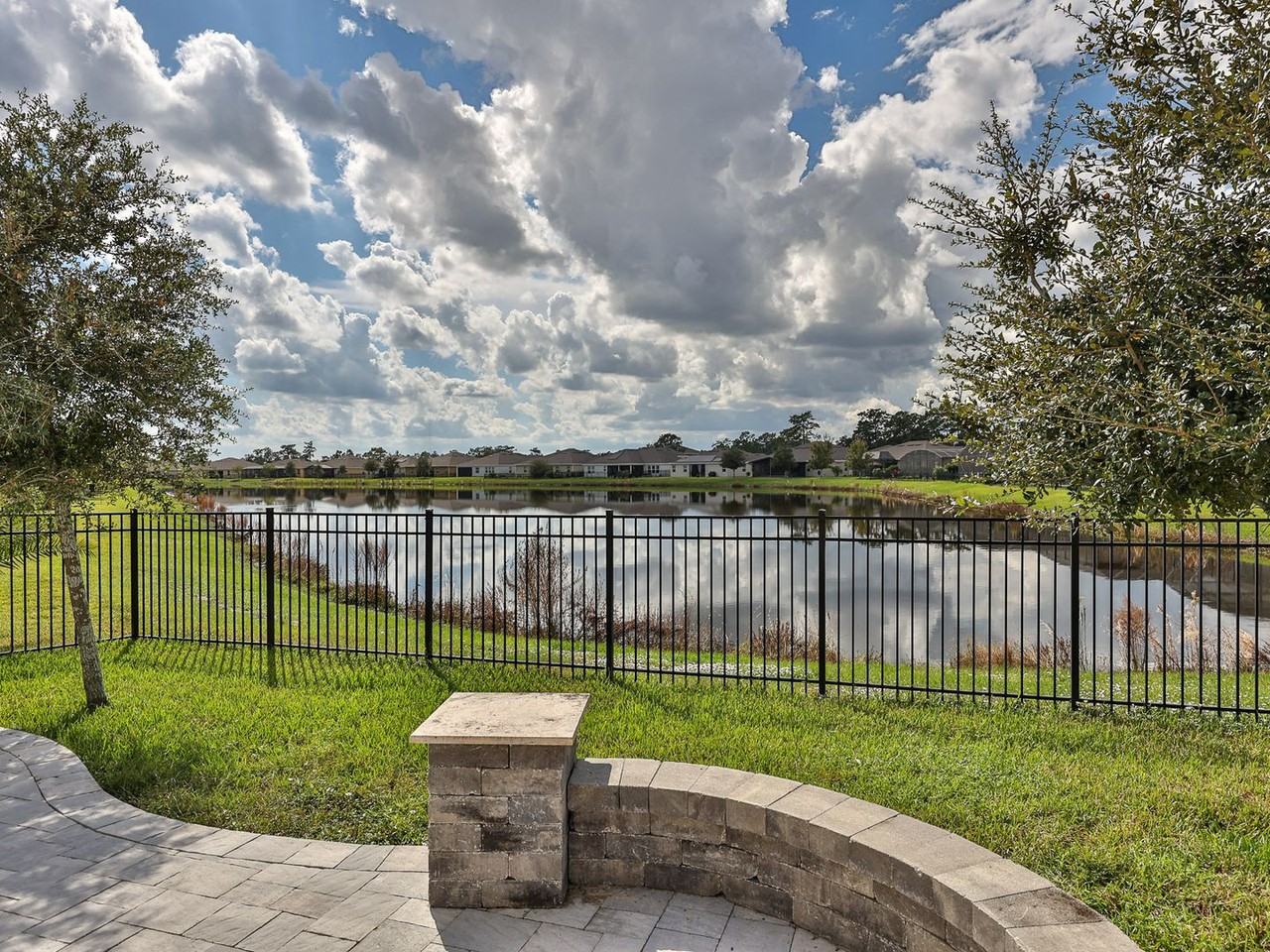 692 E Victoria Trails Blvd - Photo 5 of 50