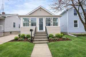 featured image of 286 E 1st St