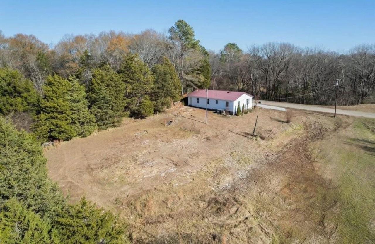 207 Long St - Photo 3 of 9