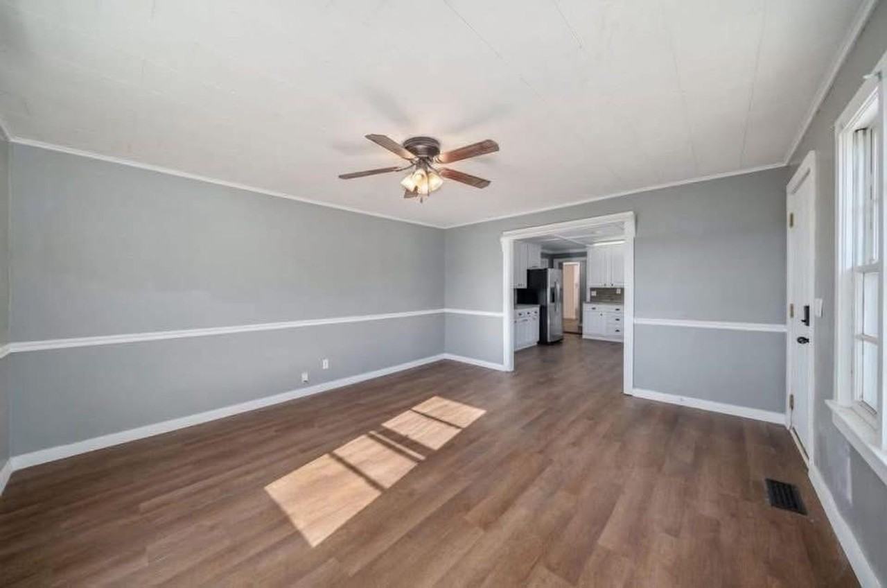 207 Long St - Photo 4 of 9