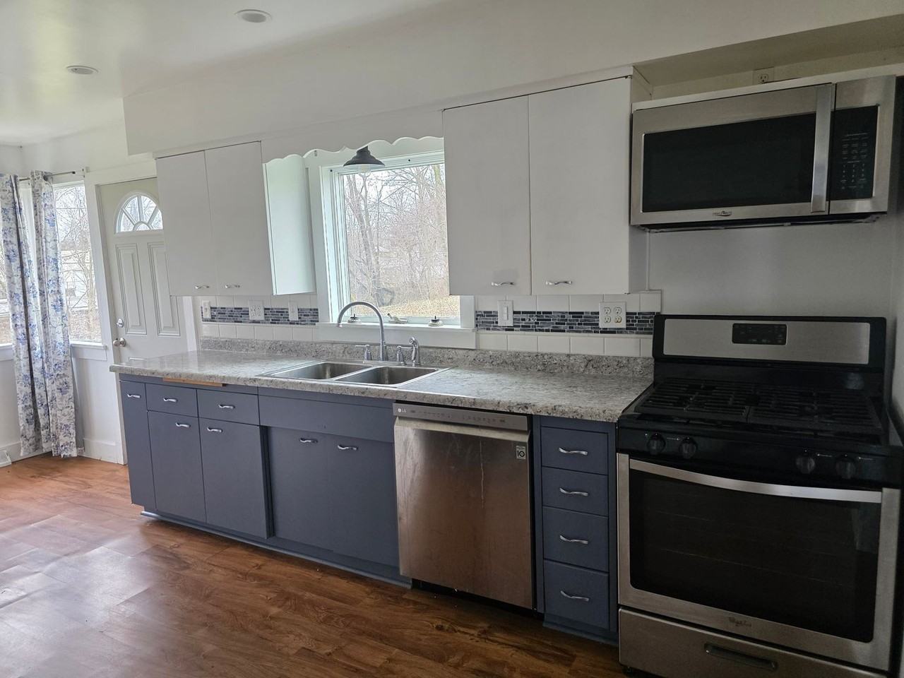 114 E Main St - Photo 4 of 14