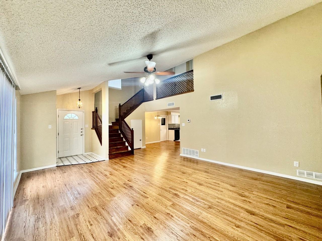 8105 Baylark Dr - Photo 4 of 27