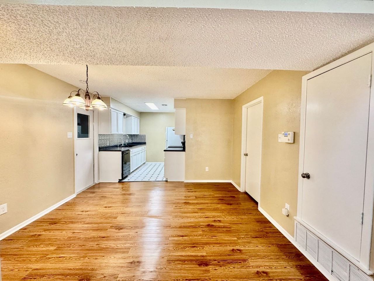 8105 Baylark Dr - Photo 6 of 27