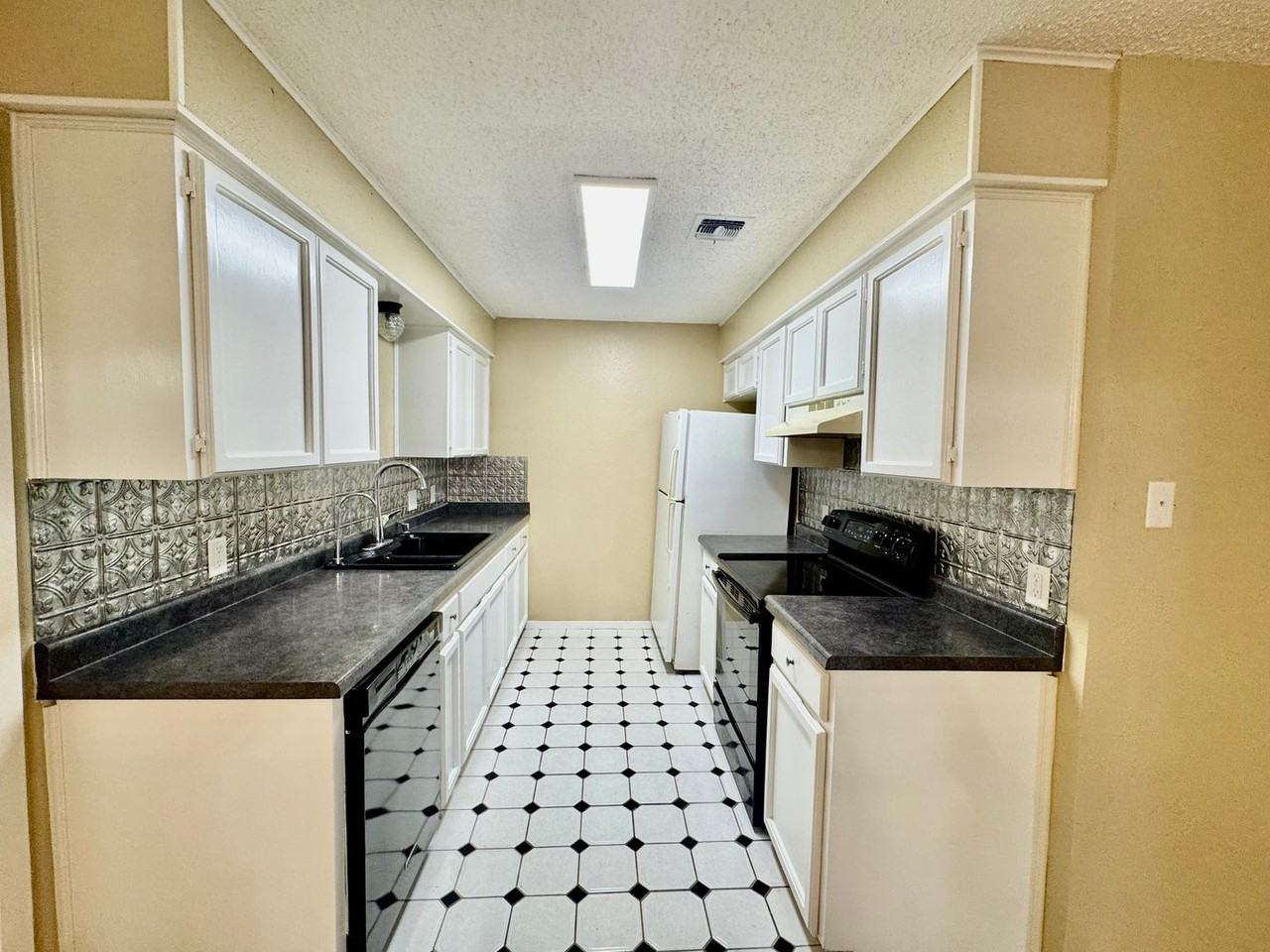 8105 Baylark Dr - Photo 7 of 27