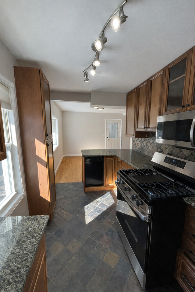 3406 Kolstad Ave - Photo 4 of 20