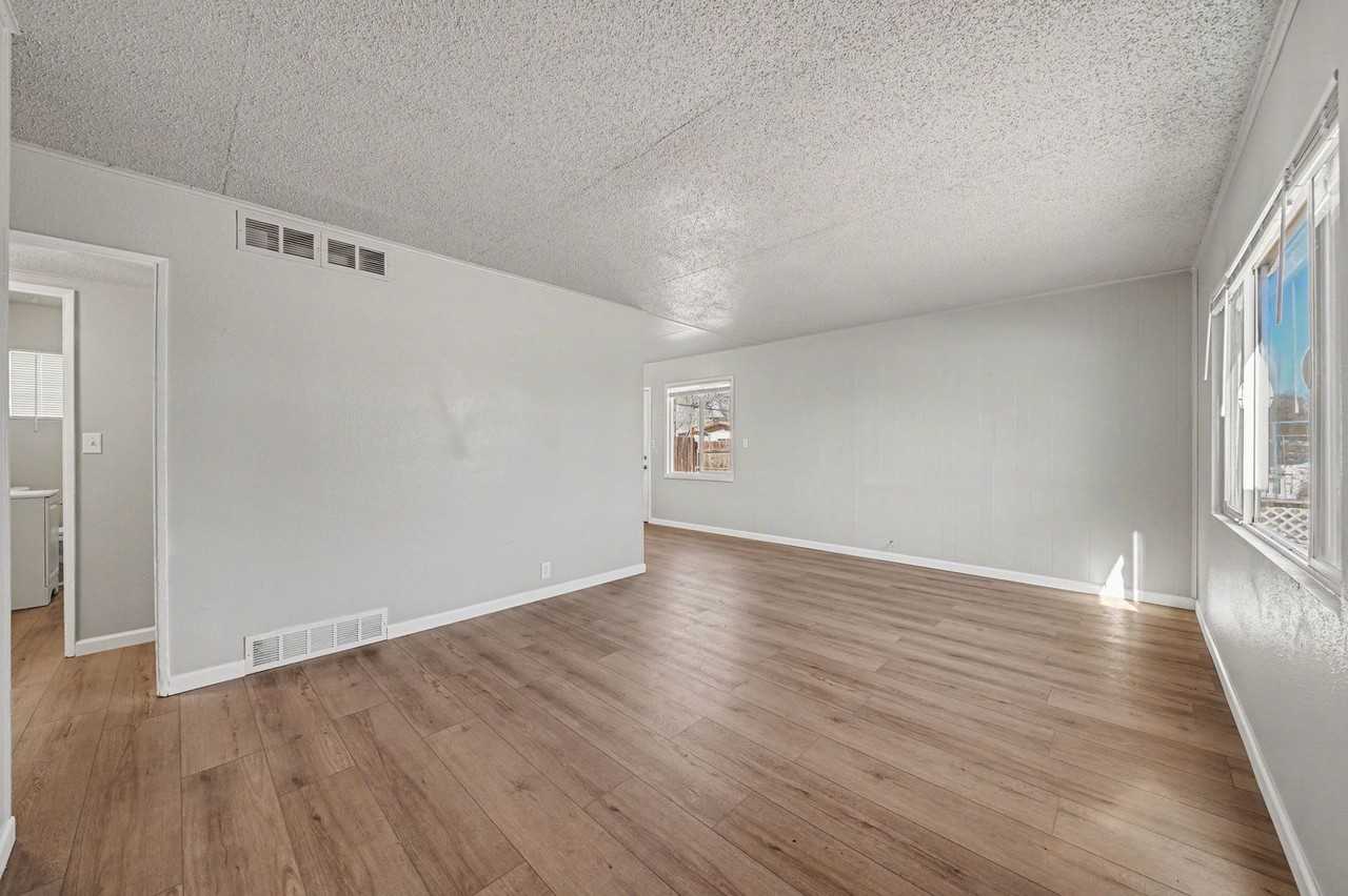 1208 Falcon Ave - Photo 7 of 22