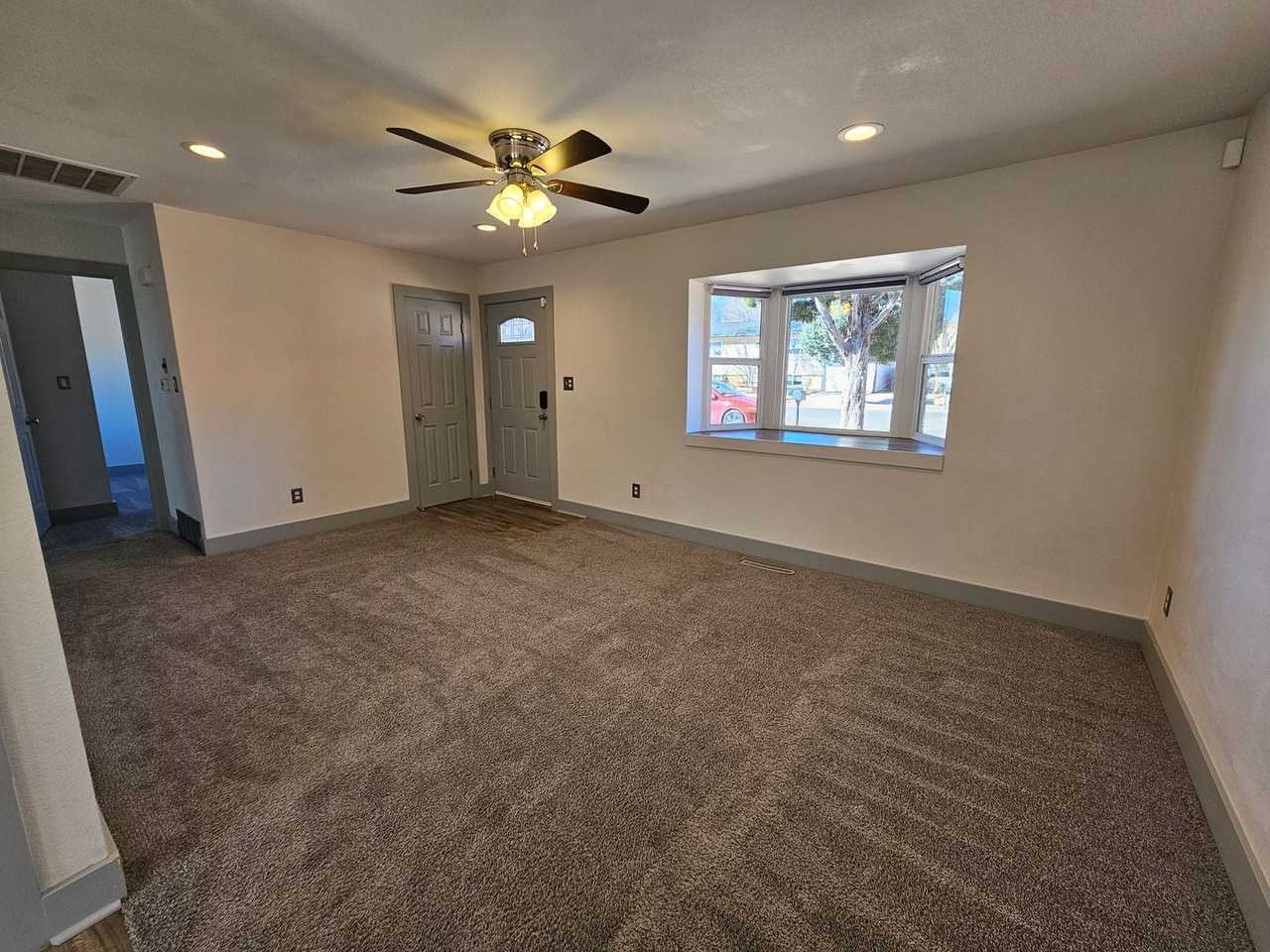 1723 Ascot Rd - Photo 6 of 30