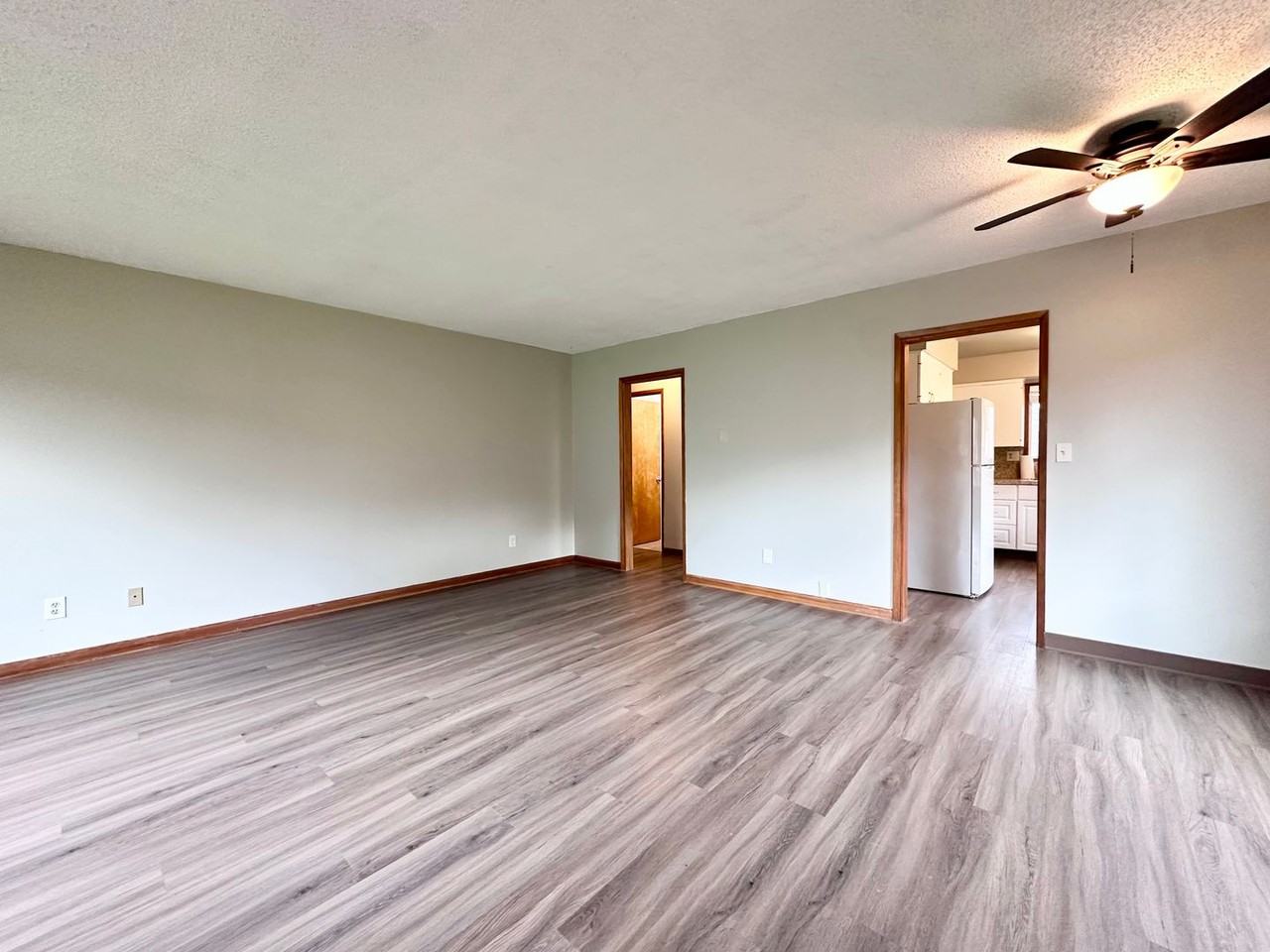 260 Se Elliott Ave - Photo 5 of 22