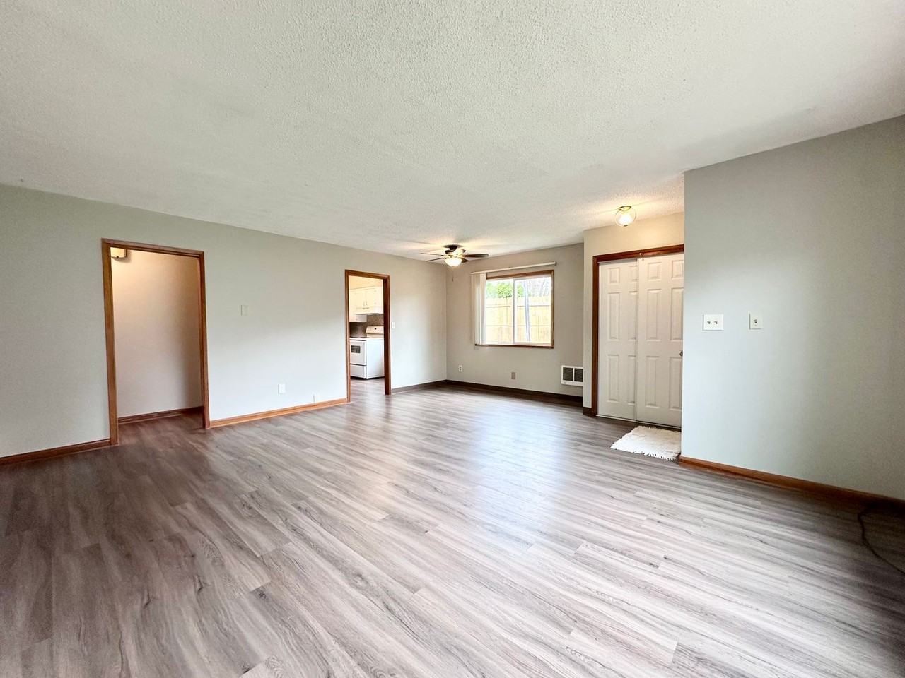 260 Se Elliott Ave - Photo 6 of 22