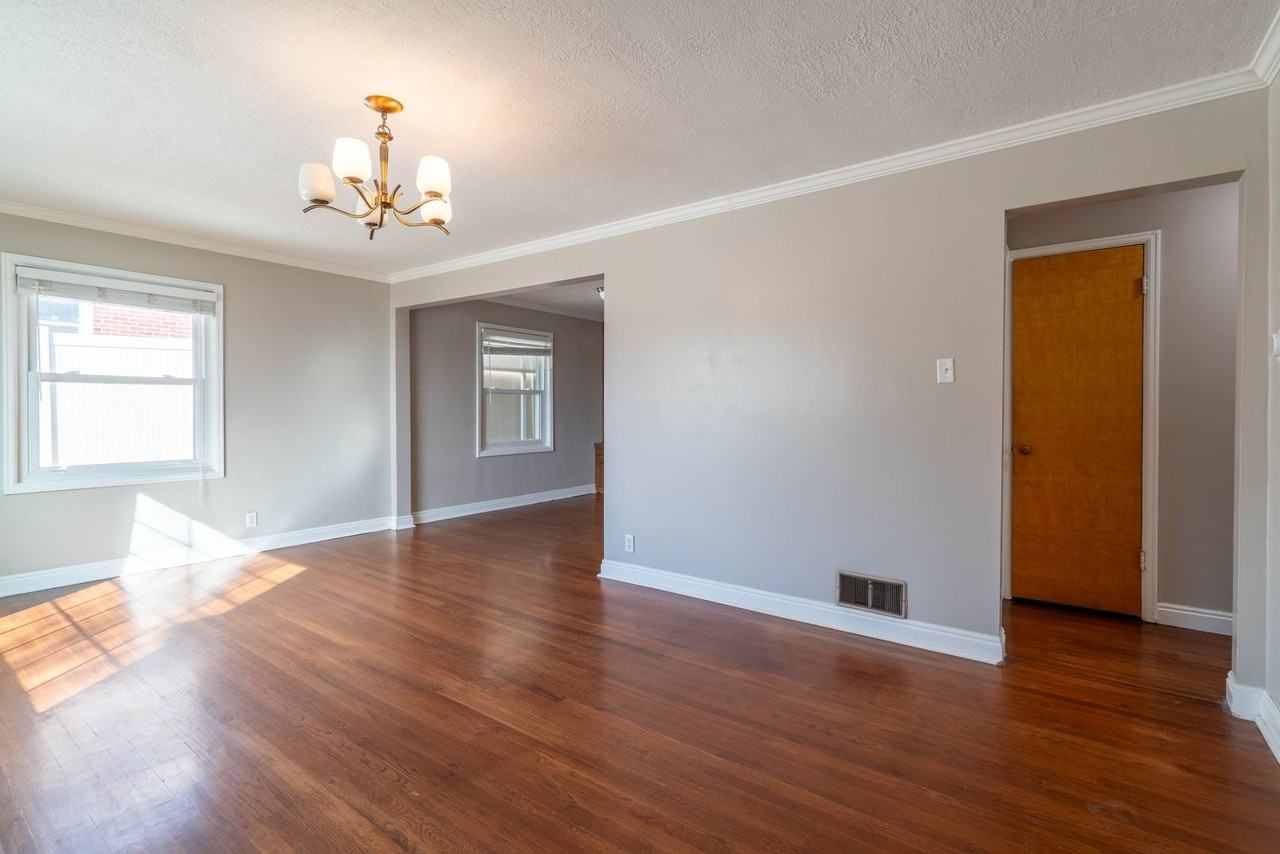 2843 S Lakeview Dr - Photo 4 of 29