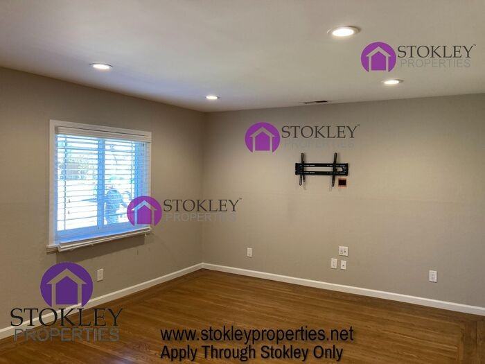 2438 Upland Dr - Photo 5 of 31