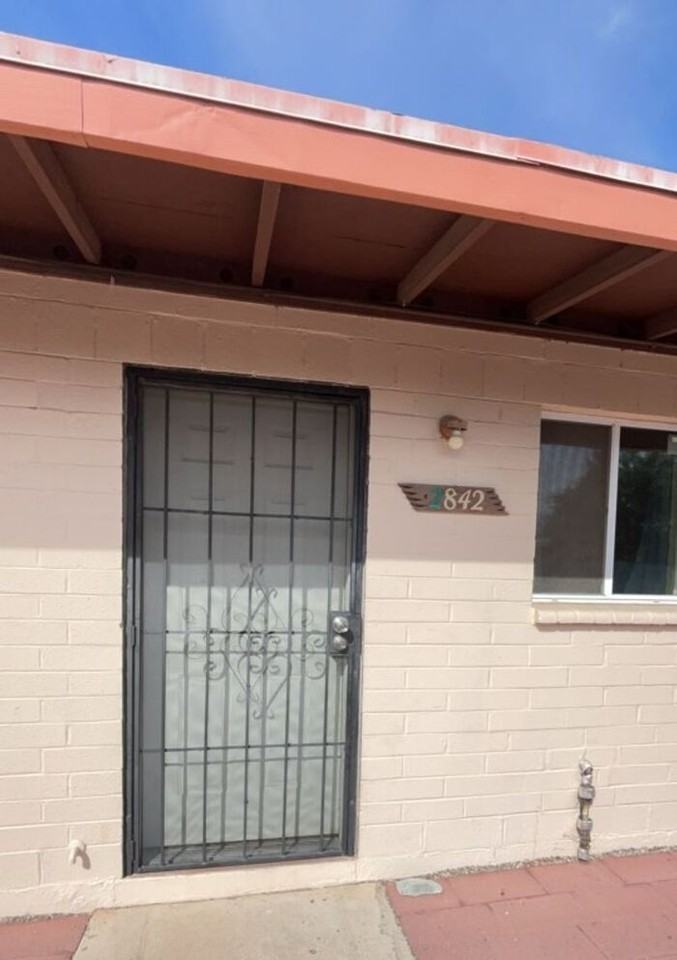 2842 N Los Altos Ave - Photo 2 of 20