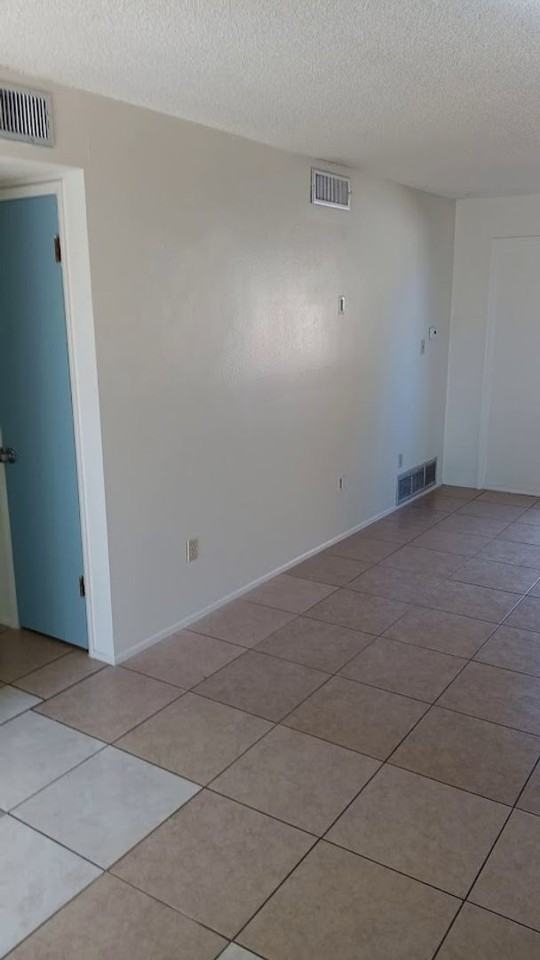 2842 N Los Altos Ave - Photo 4 of 20