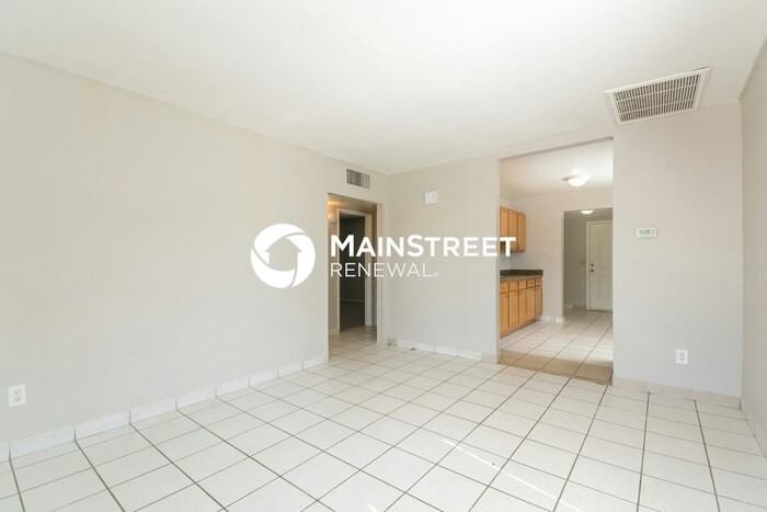 4325 S 15th Ave - Photo 3 of 16