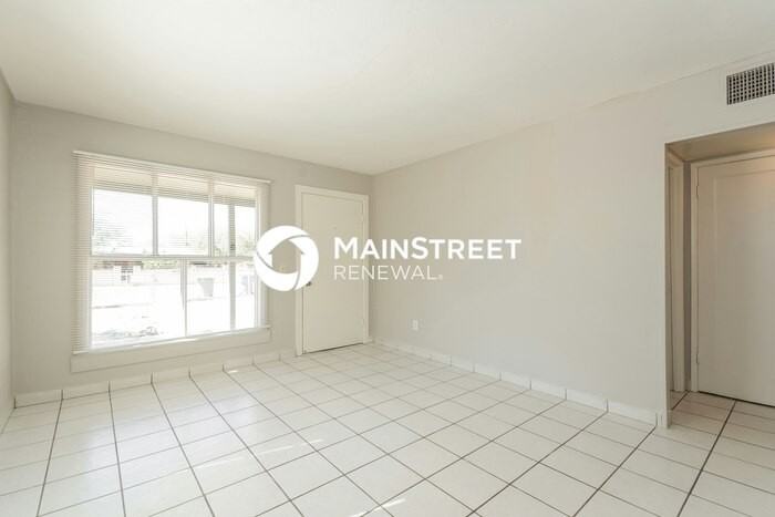 4325 S 15th Ave - Photo 5 of 16